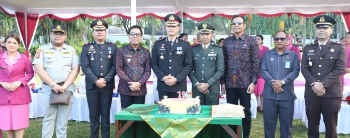 Wakil Wali Kota Denpasar, I Kadek Agus Arya Wibawa, hadir dalam Upacara Hari Bhayangkara ke-79 yang dilangsungkan pada Selasa pagi (1/7/2025).