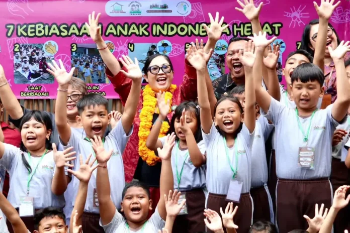 Tanamkan Karakter Positif Sejak Dini, Rai Wahyuni Sanjaya Kunjungi TK dan SD Pantau MPLS di Tabanan