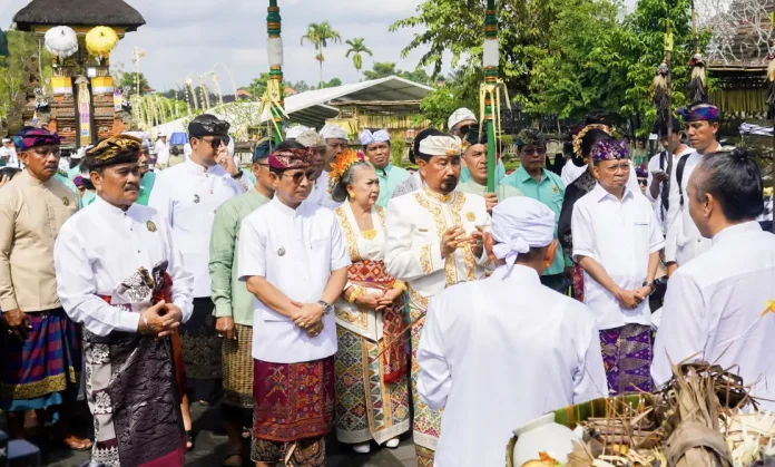 Prosesi Bhiseka sebagai bagian penting dalam tradisi kebangsawanan Bali digelar khidmat di Pura Taman Ayun, Mengwi.