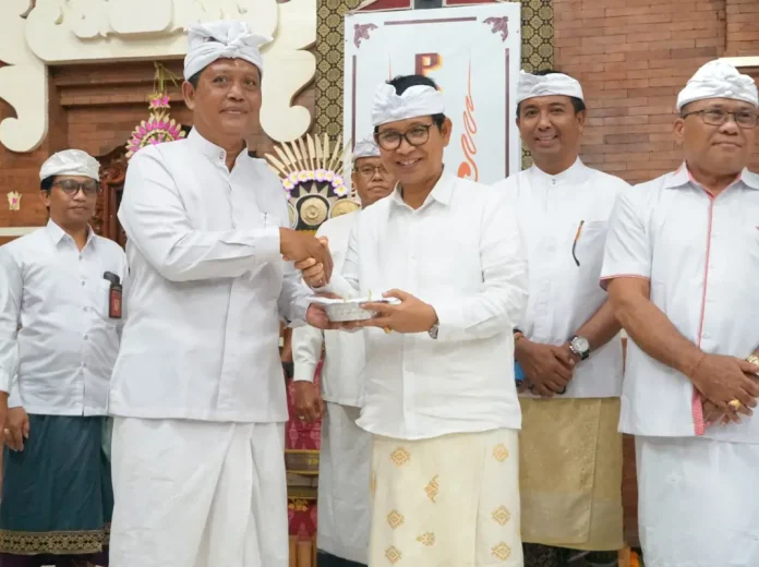 Bupati Badung Serahkan Hibah dan Hadiri Karya Adat Banjar Anyar Tanjung Benoa