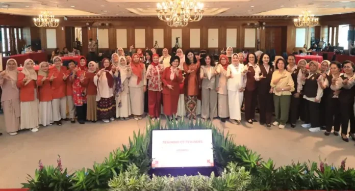 Otoritas Jasa Keuangan (OJK) kembali menegaskan komitmennya untuk mendorong literasi finansial, khususnya bagi perempuan dan ibu rumah tangga.