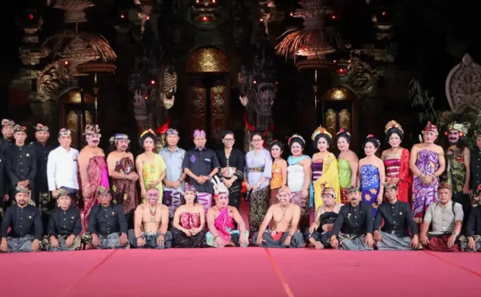 'Sanan Tuak' Drama Gong Lawas Bangkitkan Nostalgia, Ribuan Penonton Padati Ardha Candra
