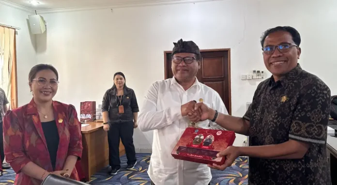 Sekretaris Daerah Kota Denpasar, Ida Bagus Alit Wiradana, menyambut kunjungan kerja Pansus II dan Pansus III DPRD Kabupaten Buleleng