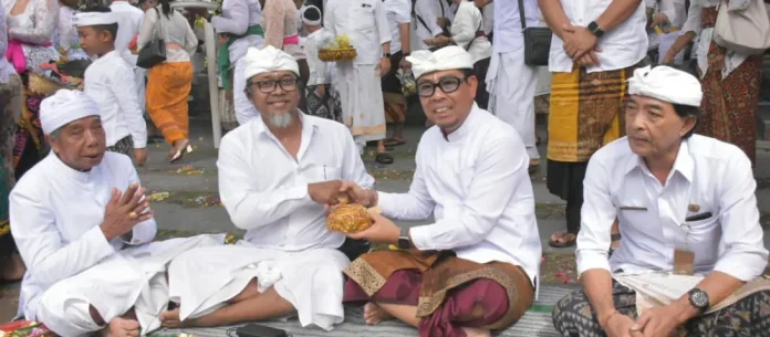 Pura Luhur Candi Narmada di kawasan Tanah Kilap kembali menjadi pusat pelaksanaan upacara suci Pujawali Padudusan Alit, bertepatan dengan Purnama Kasa, Kamis (10/7/2025).