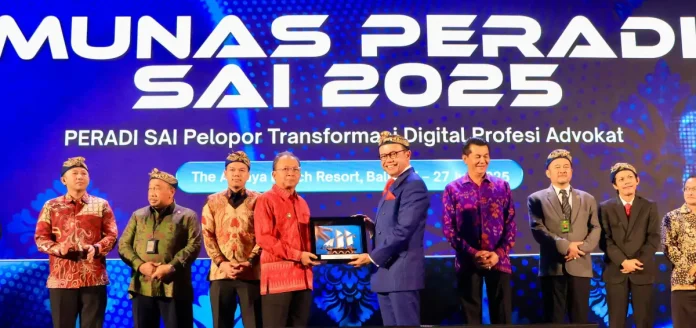 Gubernur Bali, Wayan Koster, mencuri perhatian dalam Musyawarah Nasional (Munas) Peradi Suara Advokat Indonesia (SAI) 2025.