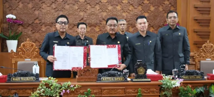 Seluruh fraksi di DPRD Kota Denpasar menyatakan persetujuan terhadap penetapan Ranperda mengenai Pajak Daerah dan Retribusi Daerah.