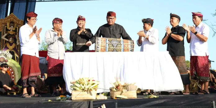 Parade Gong Kebyar Anak Warnai Perayaan Kemerdekaan di Dauh Puri Kauh