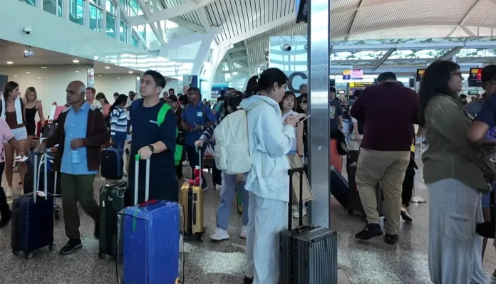 Bandara Ngurah Rai Tetap Layani Penerbangan Meskipun Gunung Lewotobi Laki-Laki Meletus