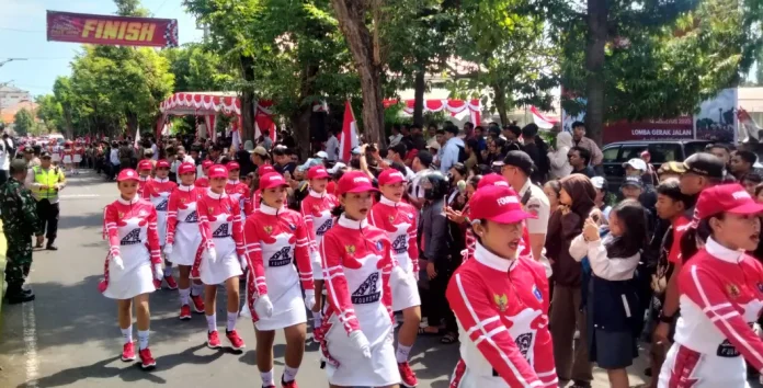 Semangat cinta tanah air kembali digaungkan Lomba Gerak Jalan 17 KM Kategori Dewasa Putri dari peringatan HUT ke-80 Republik Indonesia.