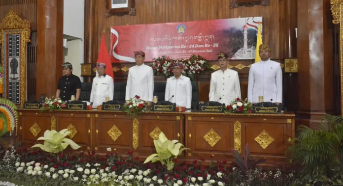 DPRD Provinsi Bali menggelar rapat paripurna untuk membahas dan menyerahkan laporan akhir Raperda Bale Kerta Adhyaksa sebagai dasar lembaga penyelesaian perkara adat yang cepat dan sederhana.