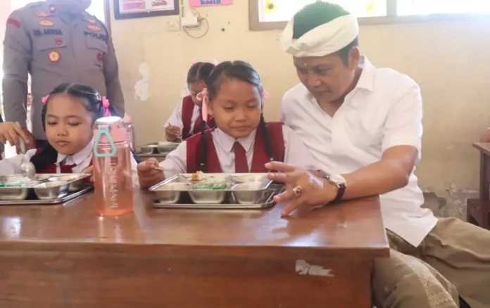 Kabupaten Jembrana mencatat sejarah baru di Bali dengan resmi mengoperasikan 10 Satuan Pelayanan Pemenuhan Gizi