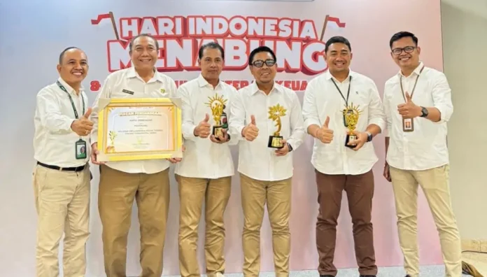 Kota Denpasar meraih Kejar Awards 2025 untuk kategori kabupaten/kota terbaik dalam pelaksanaan program Satu Rekening Satu Pelajar (KEJAR)