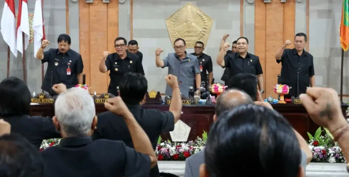 Bupati Tabanan Dr. I Komang Gede Sanjaya, S.E., M.M., memaparkan empat Rancangan Peraturan Daerah (Ranperda) strategis yang diajukan Pemkab Tabanan