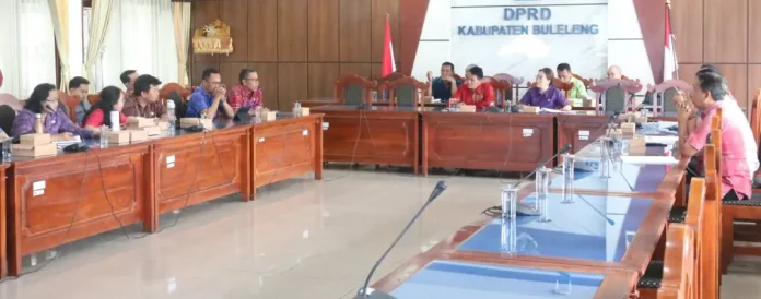 Panitia Khusus II DPRD Kabupaten Buleleng menggelar rapat koordinasi bersama pihak eksekutif untuk membahas Rancangan Peraturan Daerah