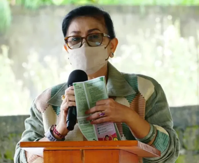 Putri Suastini Koster, kembali menggerakkan komitmen bersama dalam penanganan sampah melalui sosialisasi di Kecamatan Selat dan Sidemen, Jumat (19/9/2025).