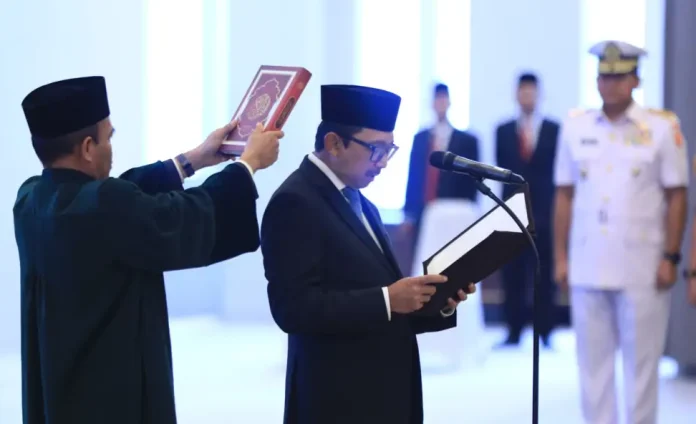 Deputi Gubernur Bank Indonesia, Juda Agung, resmi bergabung dalam jajaran Dewan Komisioner Otoritas Jasa Keuangan (OJK)