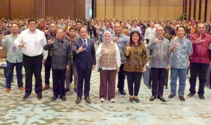 Menteri Lingkungan Hidup dan Kehutanan RI, Hanif Faisol Nurofiq, mengingatkan sektor pariwisata, khususnya perhotelan harus bertanggung jawab