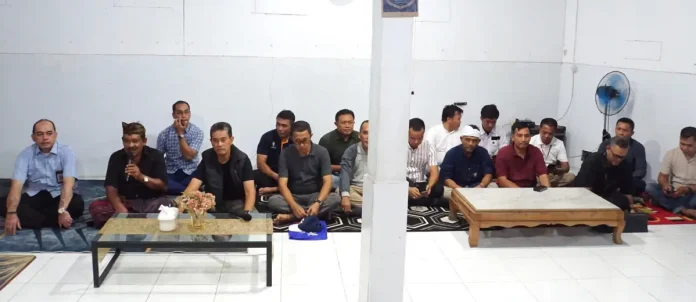 Wakil Bupati Buleleng memimpin dialog antara warga dan PLN terkait kebisingan PLTD Pemaron, yang menghasilkan kesepakatan pembatasan jam operasional demi kenyamanan masyarakat.