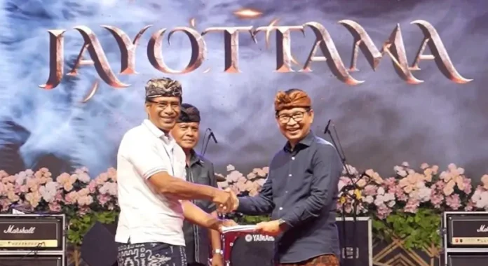 Ribuan warga merayakan Hari Ulang Tahun ke-100 Desa Mambal yang mengangkat tema “Jayottama”, bermakna keberhasilan menuju kemakmuran.