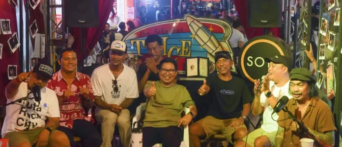 Gemuruh musik rock berpadu dengan deburan ombak dan semangat komunitas dalam Kuta Rock City Festival 2025 di kawasan Pantai Kuta