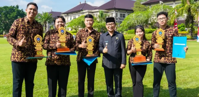 Pemerintah Kabupaten Badung memperingati Hari Sumpah Pemuda ke-97 Tahun 2025 dengan penuh khidmat melalui upacara bendera