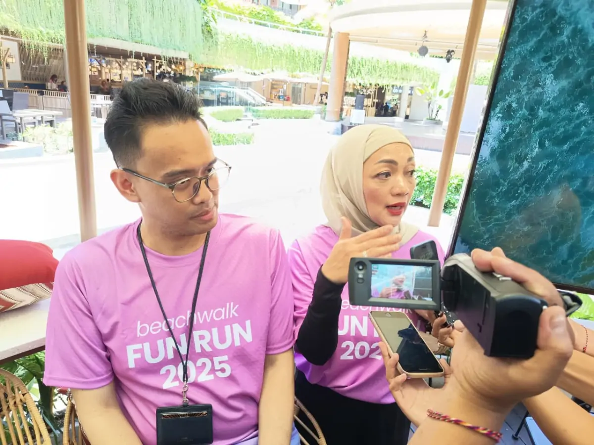 Reksa Hartoyo, Campaign & Experience Manager Beachwalk Shopping Center bersama Gita Sunarwulan, General Manager Beachwalk Shopping Center