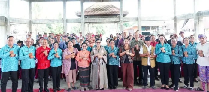 Putri Koster sebagai Duta PSBS PADAS mengingatkan pentingnya pengelolaan sampah dari sumbernya dan menolak cara open dumping yang dapat merusak lingkungan dan kesehatan masyarakat di Tabanan.