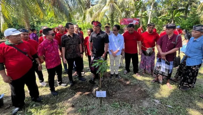 Upaya menjaga keseimbangan alam sekaligus meningkatkan kesejahteraan masyarakat terus diperkuat Pemerintah Kabupaten Jembrana.
