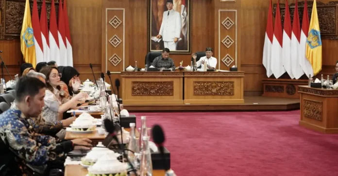 Gubernur Bali Wayan Koster menerima kunjungan kerja BKSAP DPR RI untuk membahas diplomasi budaya dan keberlanjutan pembangunan di Pulau Dewata.