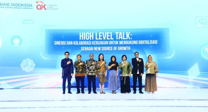 OJK, BI, dan pemerintah berkomitmen memperkuat kolaborasi untuk mendorong digitalisasi ekonomi dan keuangan yang inklusif dan berkelanjutan.