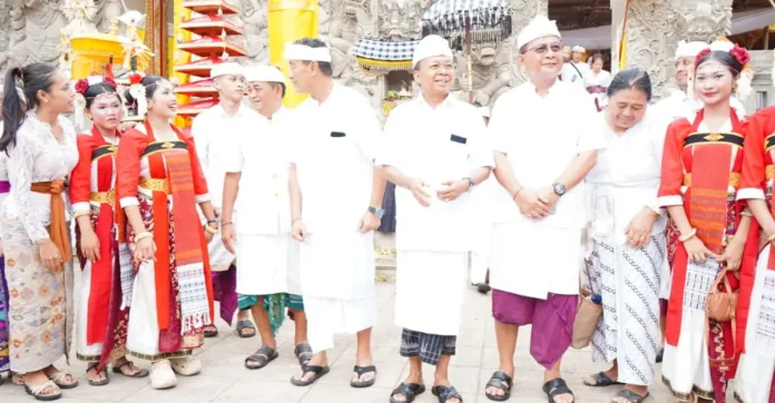 Gubernur Bali Wayan Koster meresmikan pemugaran sekaligus bangunan baru Pura Penyusuhan di Desa Adat Kubutambahan, Buleleng