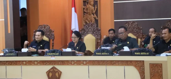 Bupati Jembrana, I Made Kembang Hartawan, menegaskan pentingnya sinergi antara pemerintah daerah dan DPRD untuk mewujudkan peraturan daerah yang bermanfaat bagi masyarakat.