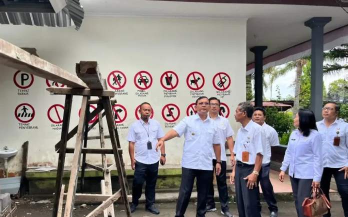 Percepat Revitalisasi Sekolah, Bupati Sutjidra Minta Atap Selesai Sebelum Musim Hujan