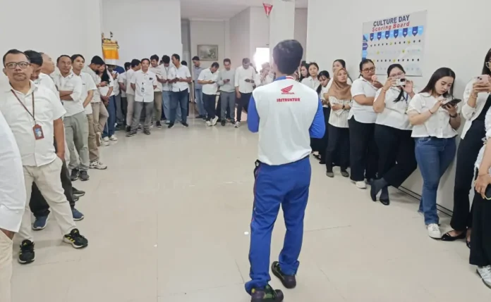 Astra Motor Bali menyelenggarakan pelatihan Safety Riding bagi karyawan FIF Kuta guna menumbuhkan budaya berkendara aman dan keselamatan di jalan.