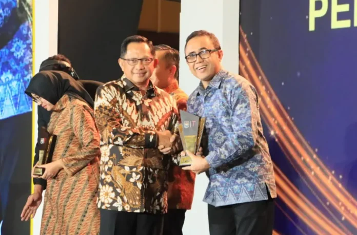 Senin (1/12/2025), Kota Denpasar ditetapkan sebagai salah satu daerah dengan penyelenggaraan pemerintahan terbaik.