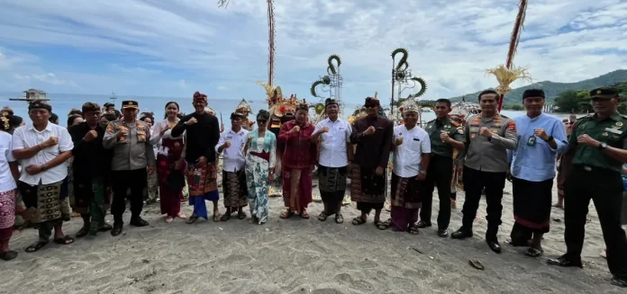 Pantai Pemuteran kembali hidup dengan warna, musik, dan semangat pelestarian ketika Pemuteran Bay Festival 2025 resmi dibuka pada Kamis (4/12/2025).