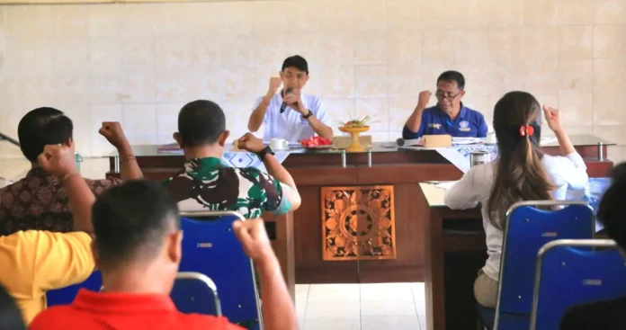 Wabup Tjokorda Gde Surya Putra memimpin rapat koordinasi Forum Lalu Lintas dan Angkutan Jalan (LLAJ) di kantor Dinas Perhubungan Klungkung