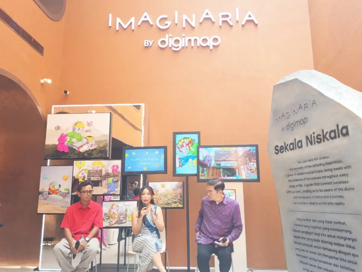 Visual Artist Imaginaria, Monez bersama Farah Fausa Winarsih, General Manager Digital Marketing Apple MAP Zona Adiperkasa dan Handaka Santosa, Direktur PT Mitra Adiperkasa Tbk.