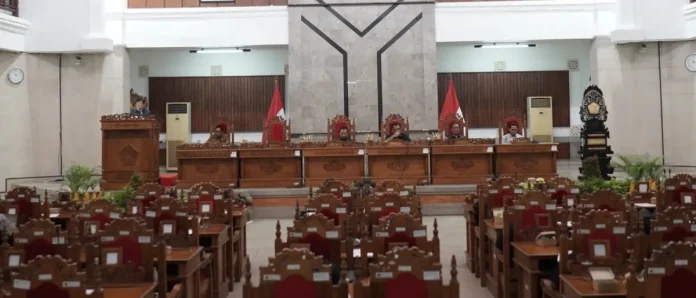 DPRD Kabupaten Buleleng menggelar Rapat Paripurna dengan agenda penyampaian jawaban dan tanggapan pihak Eksekutif dan Fraksi-Fraksi DPRD