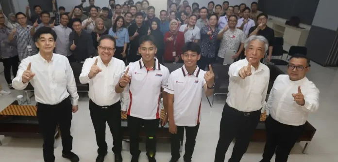 Dua pebalap lulusan Astra Honda Racing School (AHRS), Mario Suryo Aji dan Veda Ega Pratama, bersiap menjalani tantangan baru di ajang Moto Grand Prix.