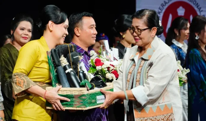 Komitmen Dekranasda Provinsi Bali dalam memperkuat Industri Kecil dan Menengah kembali diwujudkan melalui Dekranasda Bali Fashion Day 2026.
