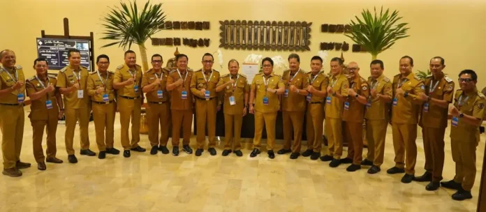 Gubernur Bali Wayan Koster bersama Bupati dan Wakil Bupati menghadiri Rapat Koordinasi Nasional dan mendorong pembentukan Satgas serta partisipasi masyarakat dalam penanganan sampah dan kebersihan Pantai Kuta.