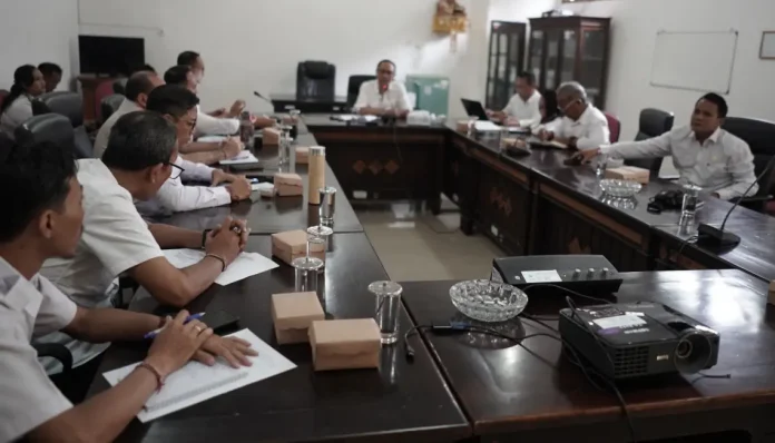 Pemerintah Kabupaten Buleleng menegaskan kesiapan untuk mengambil langkah tegas terhadap perusahaan atau investor yang melanggar aturan perizinan dan investasi di wilayahnya.