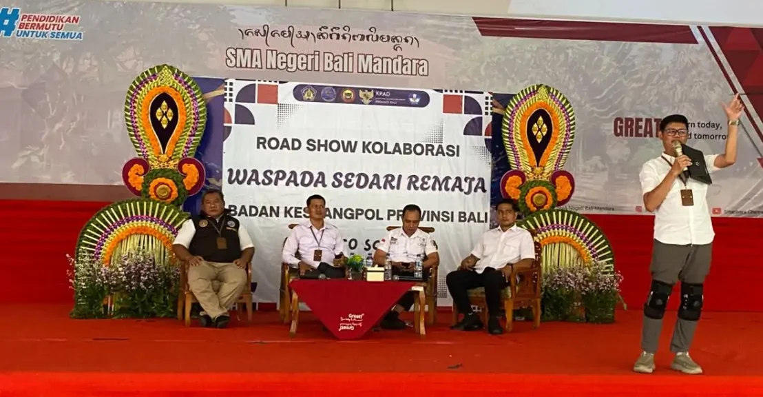 Pemerintah Provinsi Bali terus memperkuat kewaspadaan dini para pelajar dari ancaman paham radikalisme, intoleransi, kasus kekerasan, hingga bahaya penyalahgunaan narkoba melalui ajang Roadshow Kolaborasi Waspada Sedari Remaja, Badan Kesbangpol Bali-Goes to School.