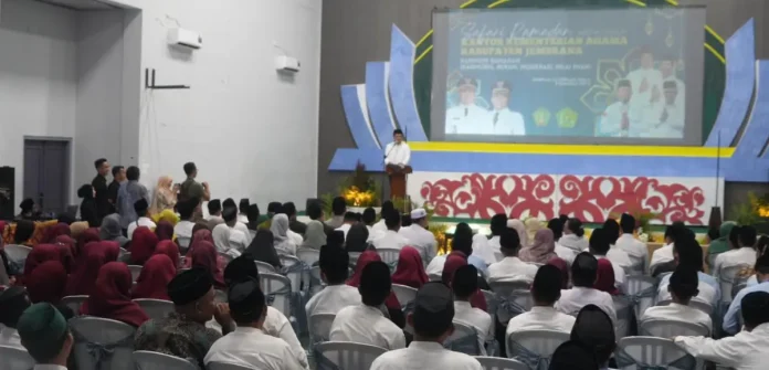 Bupati Jembrana I Made Kembang Hartawan menghadiri Safari Ramadhan di MAN 1 Negara dan mengajak masyarakat memperkuat toleransi saat Nyepi dan Idul Fitri 1447 H 2026 beririsan.