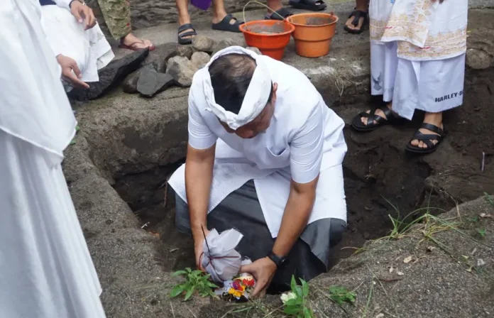 Pemerintah Kabupaten Buleleng menandai dimulainya proyek tersebut melalui seremoni peletakan batu pertama di Pantai Tasik Madu