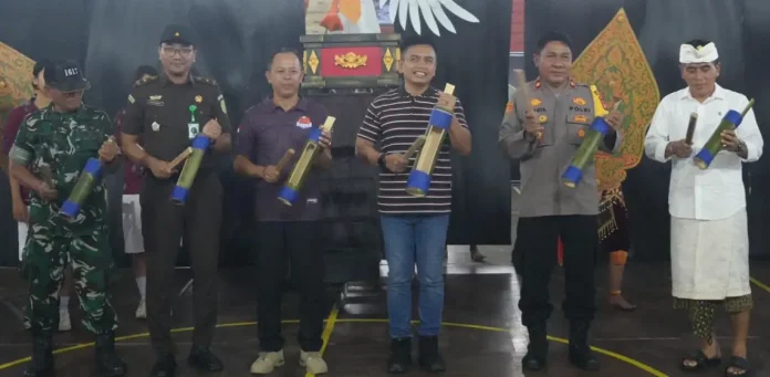 Atmosfer kompetisi bola basket kembali menggema di GOR Krsna Jvara, Dauhwaru, Rabu 4 Maret 2026, saat SMANSA Cup XV/2026 resmi dimulai.