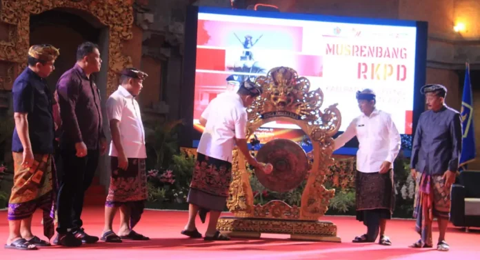 Bupati Buleleng I Nyoman Sutjidra menetapkan enam prioritas pembangunan 2027, fokus pada penguatan SDM, infrastruktur, kesehatan, pendidikan, ekonomi, dan pelayanan publik.