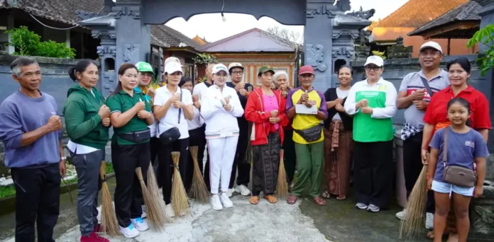 Semangat gotong royong dan kepedulian terhadap lingkungan terlihat kuat di Desa Sulangai, Kecamatan Petang, Kabupaten Badung, saat ratusan warga mengikuti kegiatan Kulkul PKK dan Posyandu yang dipimpin Ketua TP PKK Provinsi Bali, Ny. Putri Koster, pada Minggu (5/4/2026).