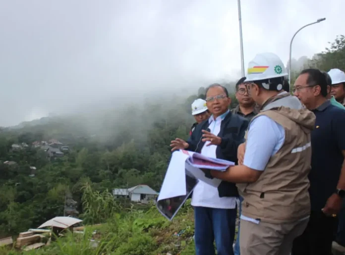 Gubernur Bali Wayan Koster meninjau progres Turyapada Tower di Buleleng yang telah mencapai 45 persen dan menegaskan pentingnya kualitas proyek tersebut.